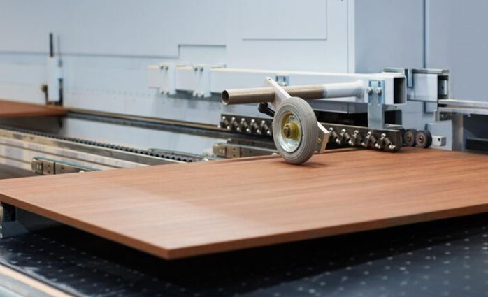 Automatic edge banding machine