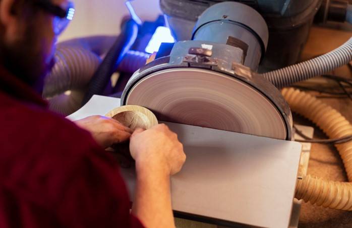 Automatic edge banding with premilling and corner rounding