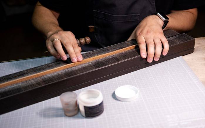 Hot melt glue edge bander