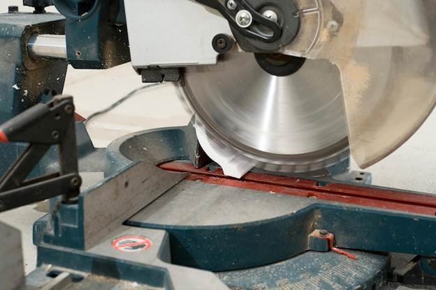 sliding table saw machine